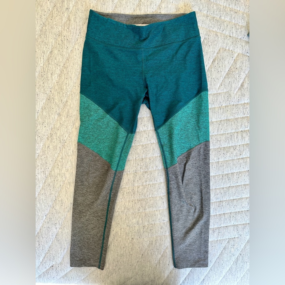 Outdoor voices tri tone leggings M